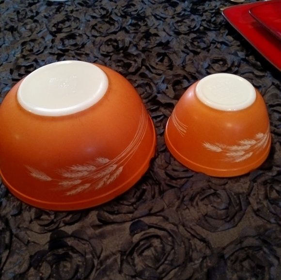 Vintage Pyrex bowls - Picture 4 of 4